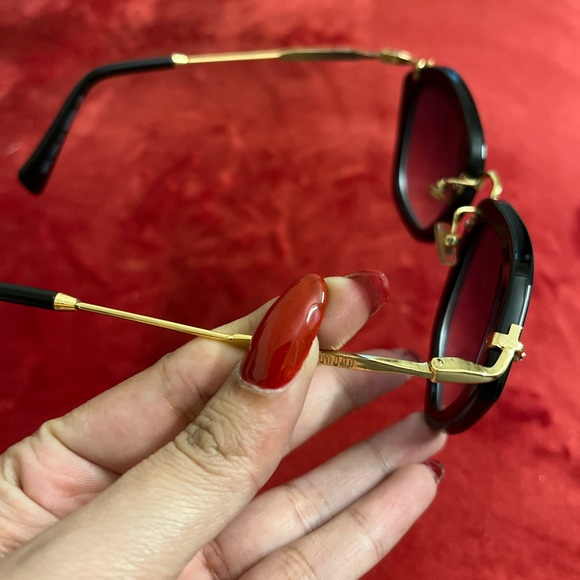 Cat Eye Sunglasses With Golden Frame - Picture 5 of 7